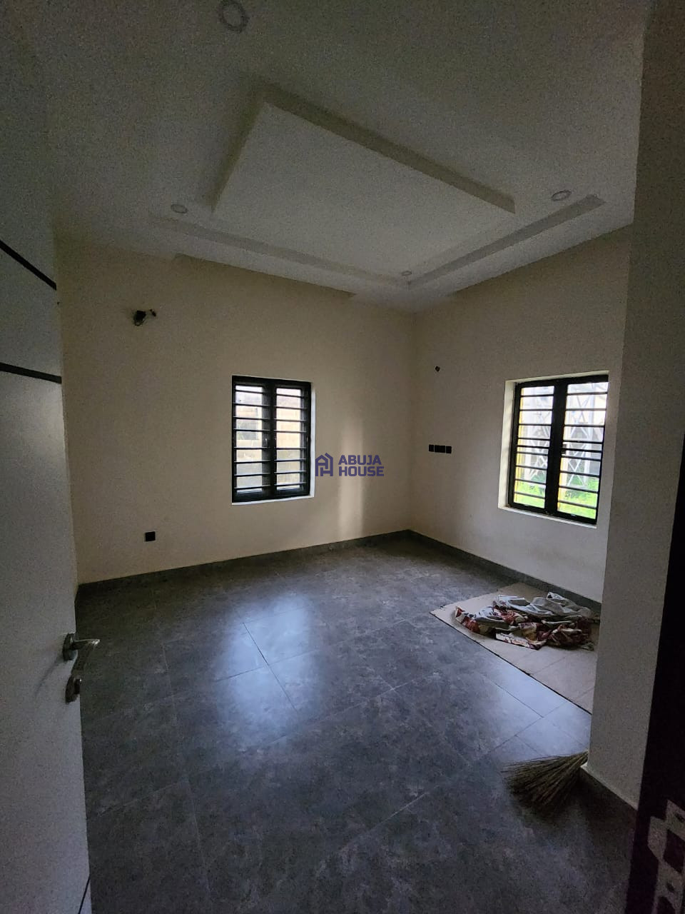 4 Bedroom Fully Detached Duplex with 3 Parlours