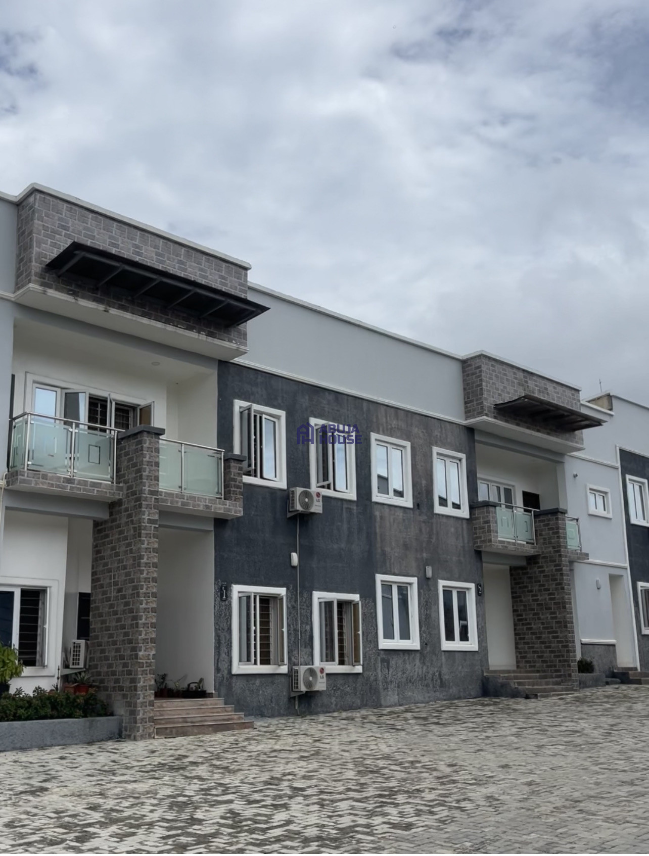 Six bedroom terrace building available in life camp