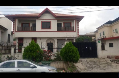 A 5 bedroom twin duplex on a 1200+Sqm at Wuse zone 6, C-of-O.